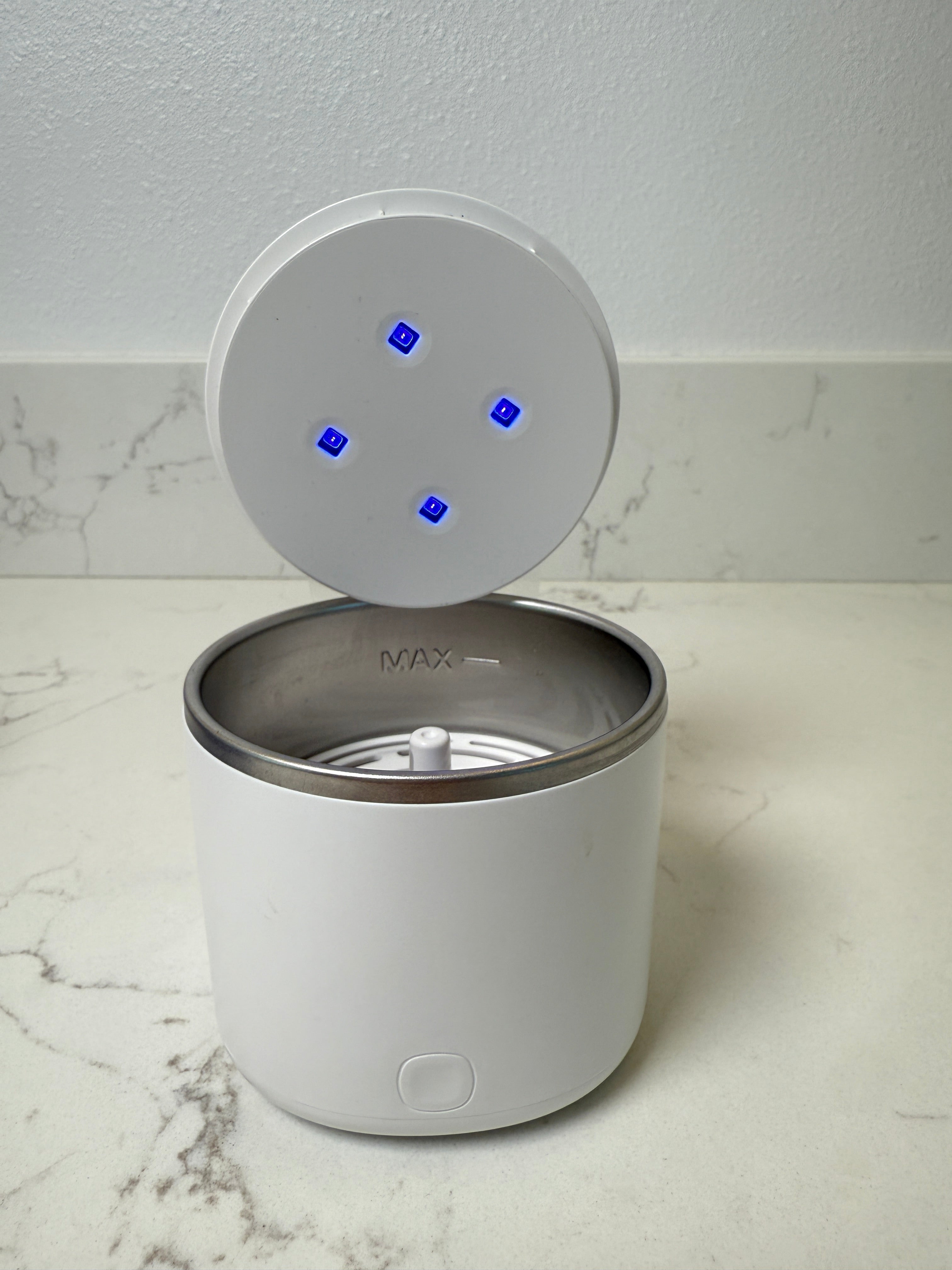 SparkLux Ultrasonic Cleaner with UV and ultrasonic cleaning for dental appliances.