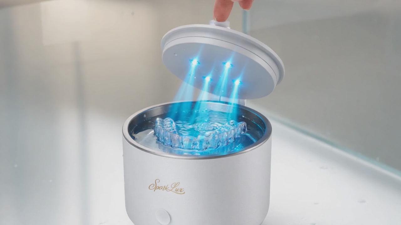 Limpiador Ultrasónico SparkLux – Dispositivo Compacto, Recargable y de Bajo Ruido para Alineadores, Retenedores, Prótesis Dentales y Aparatos Bucales